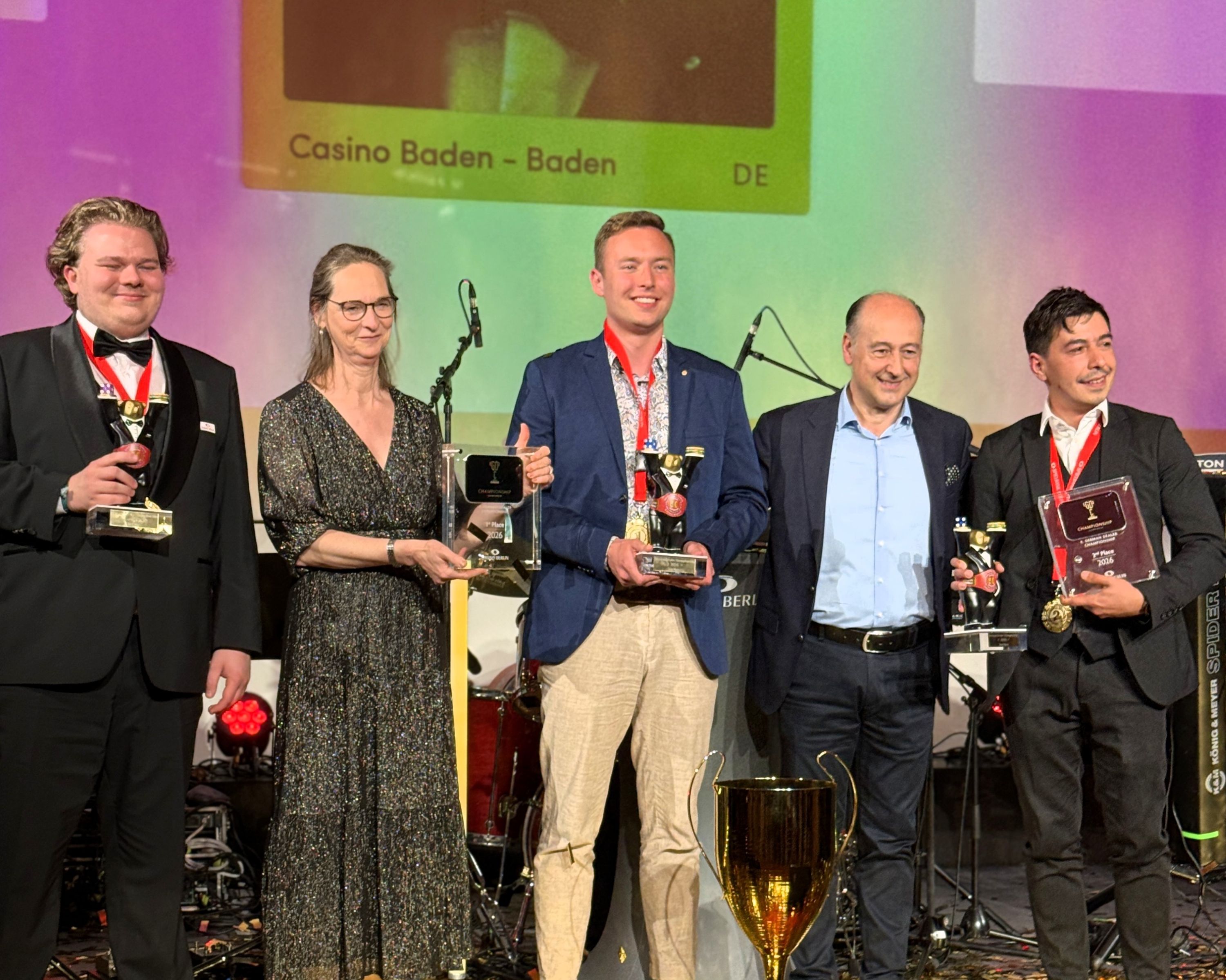 Die drei Sieger der Dealer-Olympiade von Berlin, in der Mitte: Platz 1 für Temin Joguncic vom Casino Baden-Baden | Spielbank Berlin
